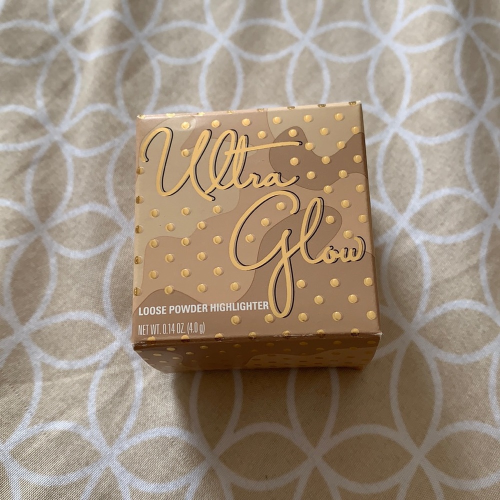 Kylie loose powder highlight in tahiti